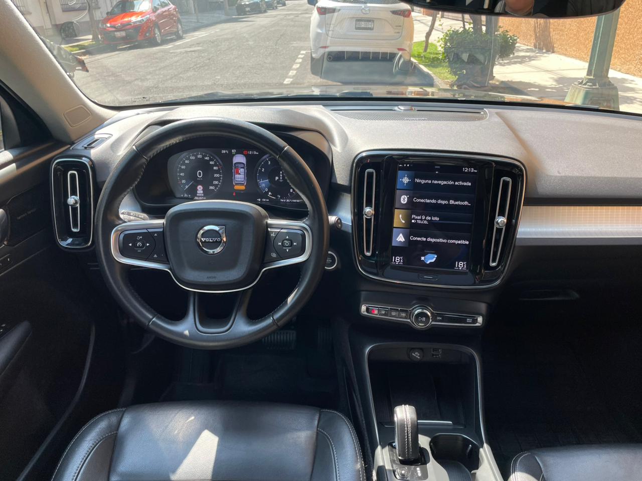Volvo  XC40 MOMENTUM (EQUIPO R- DESIGN) 2021