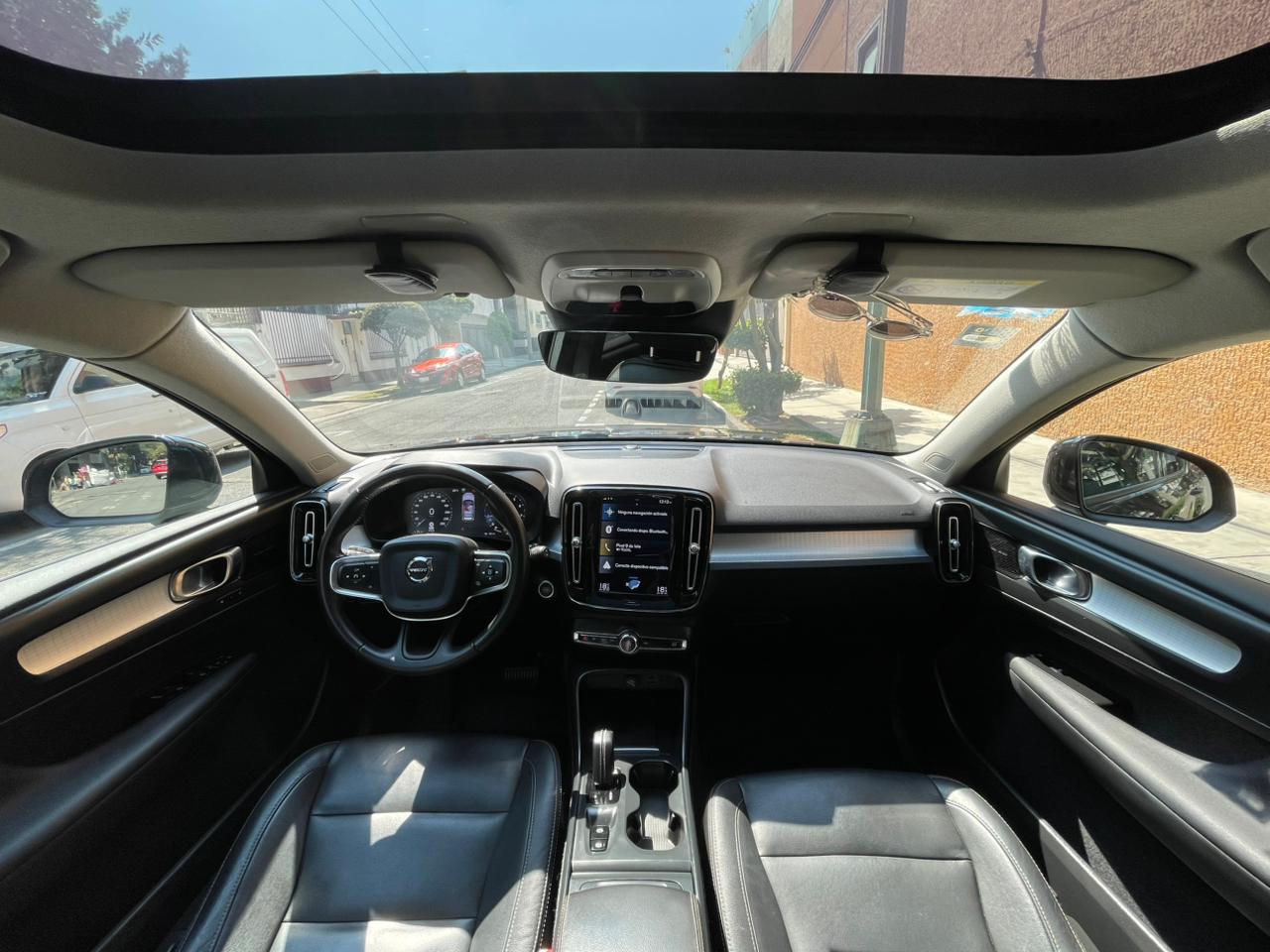 Volvo  XC40 MOMENTUM (EQUIPO R- DESIGN) 2021
