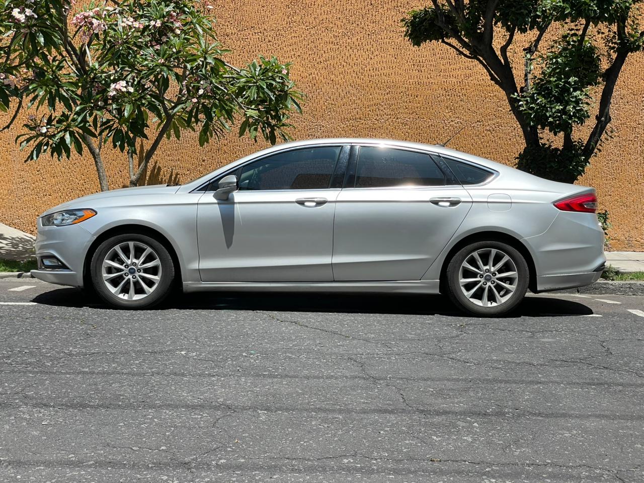 Ford  FUSION SE LUXURY HIBRIDO 2017